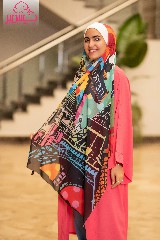  Black scarf with a drawing of the Eiffel Tower